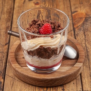  Homemade cheese cream with praline and raspberries