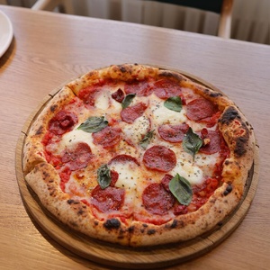  Pizza Chorizo ​​and homemade cheese