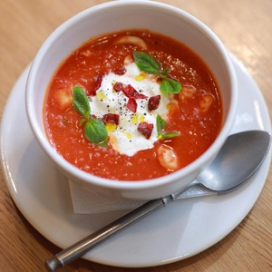  Tomato soup with seafood and basil