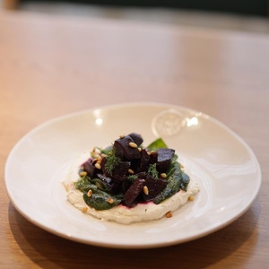  Beetroot salad with goat cheese