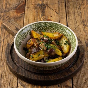  Potatoes fried with porcini mushrooms