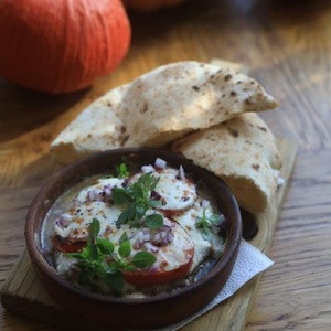 Minced lamb with cheese