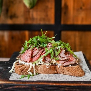  Bruschetta with roast beef
