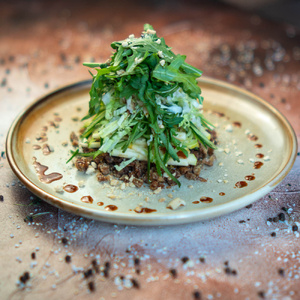 САЛАТ С ХРУСТЯЩЕЙ УТКОЙ И ЛИЧИ