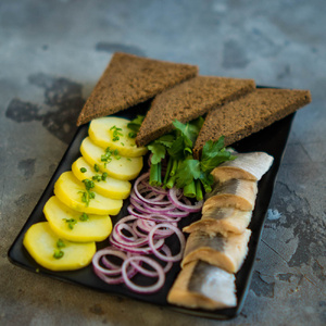 СЕЛЬДЬ С КАРТОФЕЛЕМ