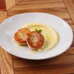  Chicken cutlets with mashed potatoes