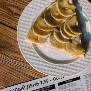 Pancakes with apples and cinnamon