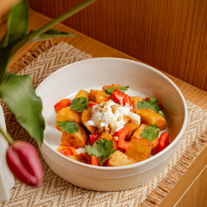 Хрустящий баклажан с томатами и страчателлой