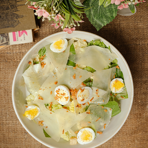 Салат Цезарь с креветками