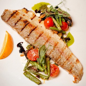 Запеченная форель с пряным баклажаном