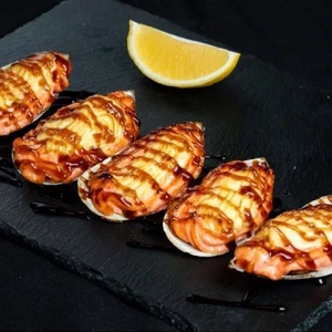 Запечённые мидии в спайси соусе