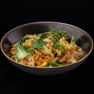 	Лапша яичная с овощами 華式-炒面