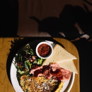 Omelette with spinach and tomatoes