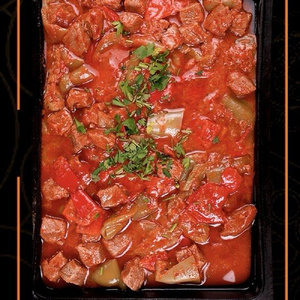 Тушеная курица в горшке